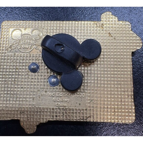 Disneyland Making Memories 2005 Dumbo on Jungle Cruise Pin Limited Edition - Picture 4 of 4